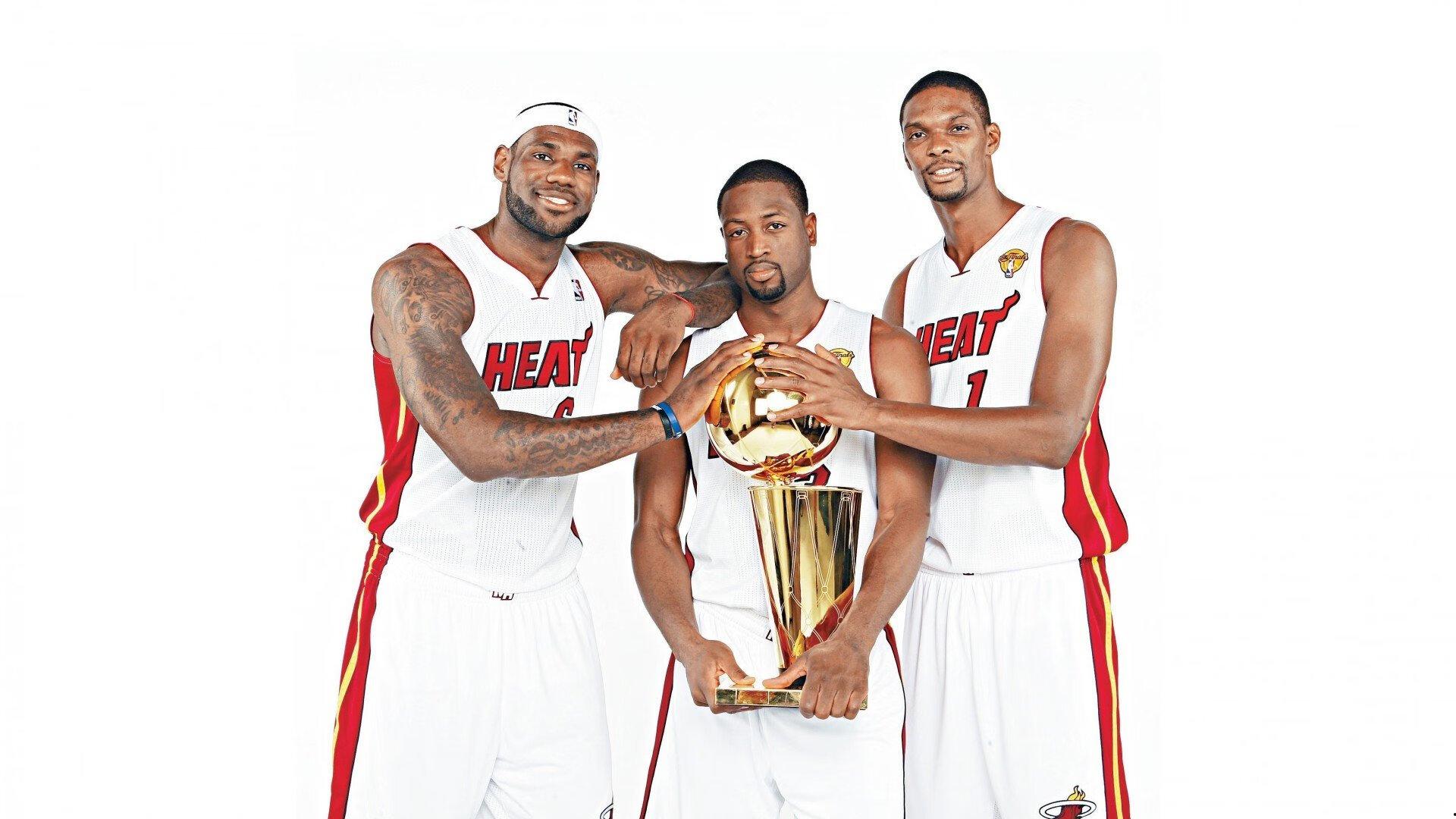 田径世锦赛震撼时刻，新星打破尘封15年世界纪录，全场沸腾！