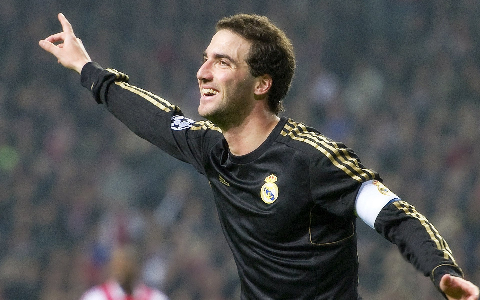 温网2024,阿尔卡拉斯险胜德约科维奇,新生代王者加冕草地之王